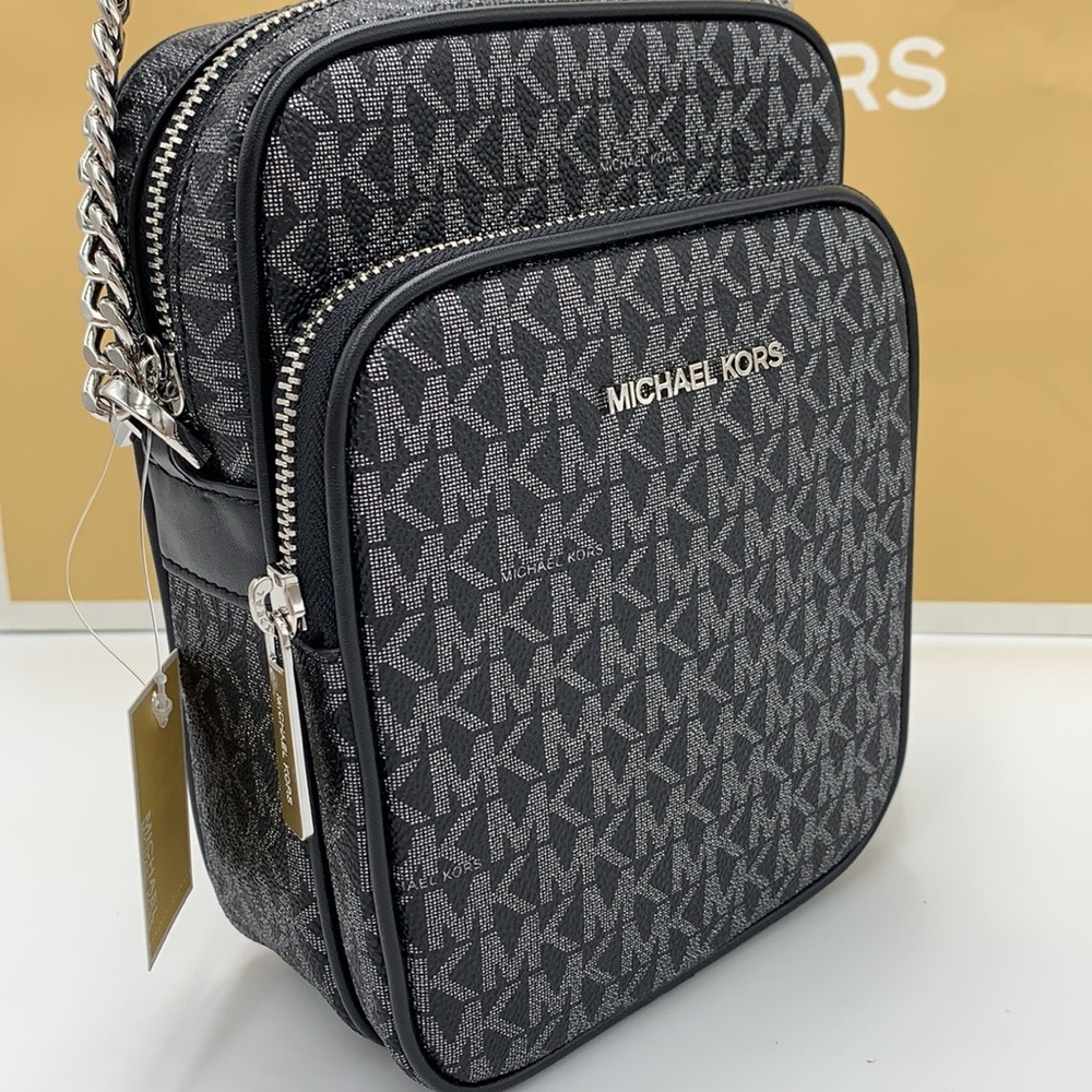 MICHAEL KORS
Jet Set Travel Medium Signature Logo Crossbody
COLOR BLACK SILVER - Picture 11 of 16